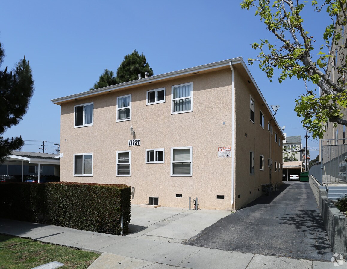 Photo - 11927 Culver Blvd Apartments