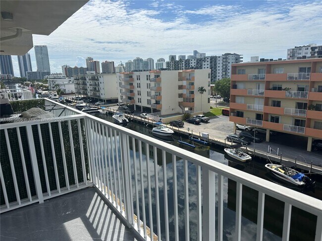Building Photo - 3536 NE 168th St Unit 505 Rental