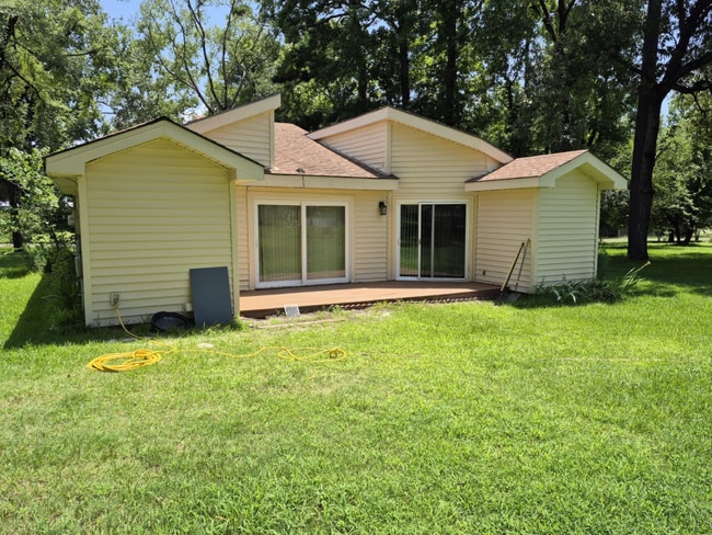 Photo - 320 Lakeview Dr
