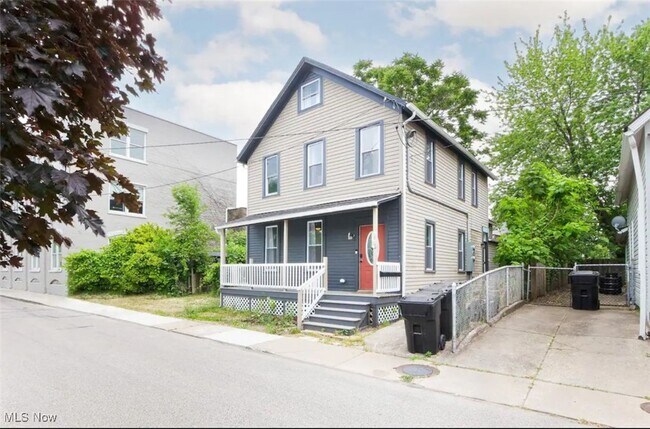 Building Photo - 1807 Auburn Ave Unit C