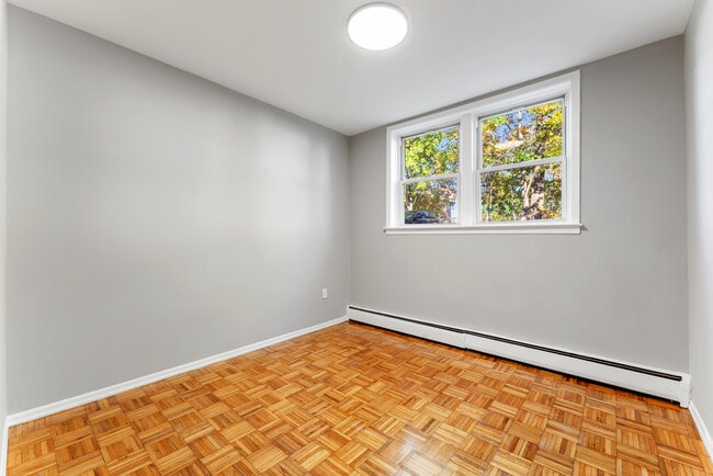 Building Photo - 849 Jersey Ave Unit A5