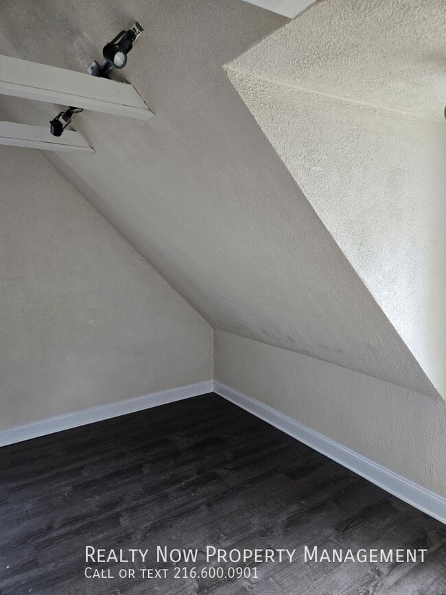 Photo - 2086 W 81st St Unidad 2