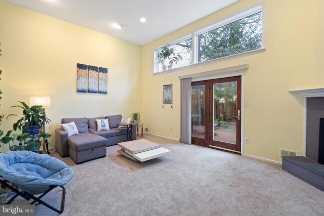 Photo - 156 Eaton Dr