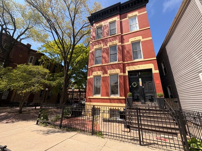 Photo - 1900 N Bissell St Apartments Unit G0