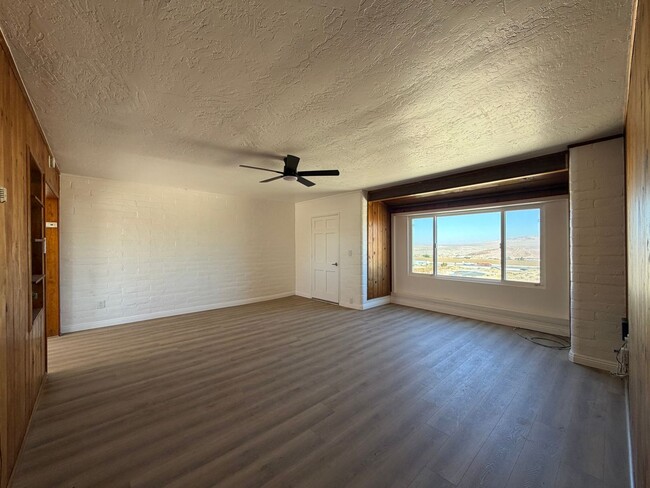 261 Armory Rd