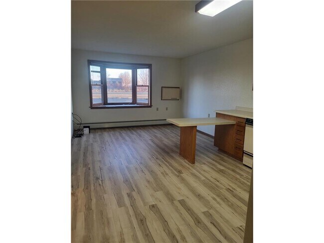 Photo - 609 Main St S Unit 4