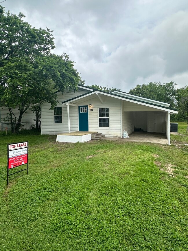 Building Photo - 104 N Main St Rental