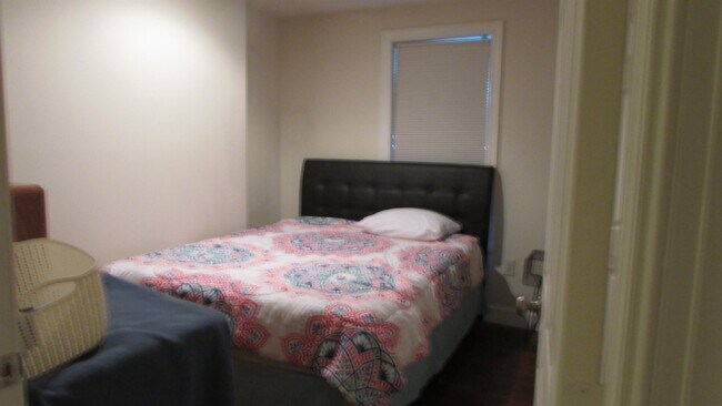 Photo - 66 E King St