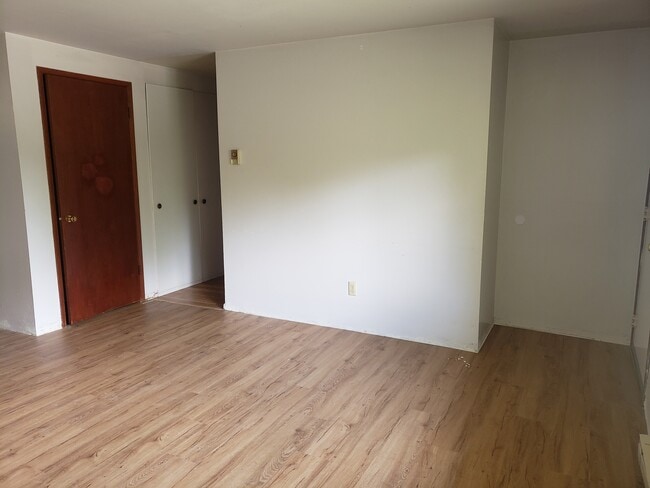 Photo - 420 SW Henry St Unit -
