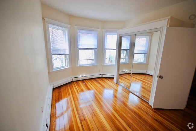 Building Photo - 119 Lexington St Unit 3R Rental