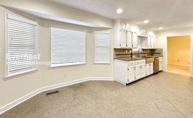 Photo - 1828 Jacobs Ln