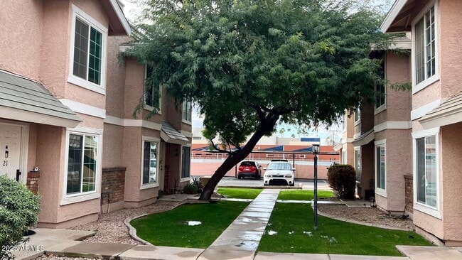 Photo - 1055 W 5th St