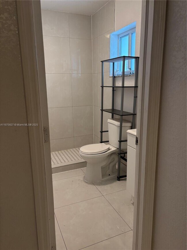 Photo - 3901 NW 9th Ave Unit 10
