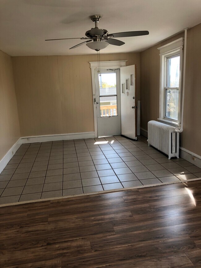 1532 Emerson Pl Unit 2nd Floor