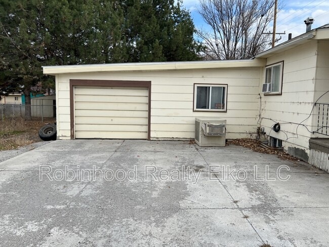 Photo - 786 Wilson Ave