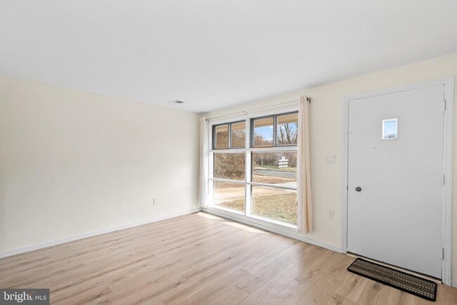 Photo - 4512 Lark Ln