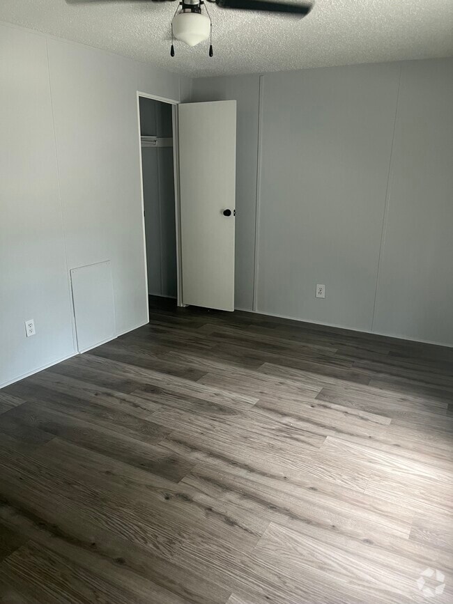 Building Photo - 22811 Ford Rd Rental