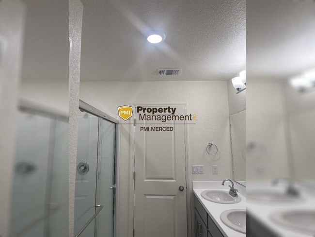 Photo - "Charming 3-Bed Haven with Granite Elegance in Merced!"