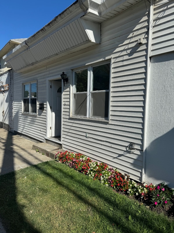 Photo - 106 E 5th St