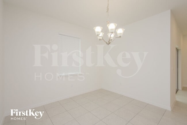 Photo - 328 Corbel Ln