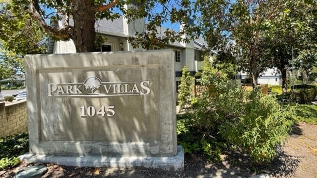 Photo - 2 Bedroom, 2 Bathroom + Loft - Top Floor Condo in Parkwood Village