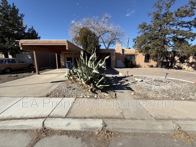 Building Photo - 921 Dartmouth Dr NE