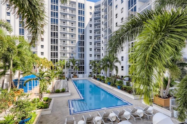 Photo - 415 E Pine St