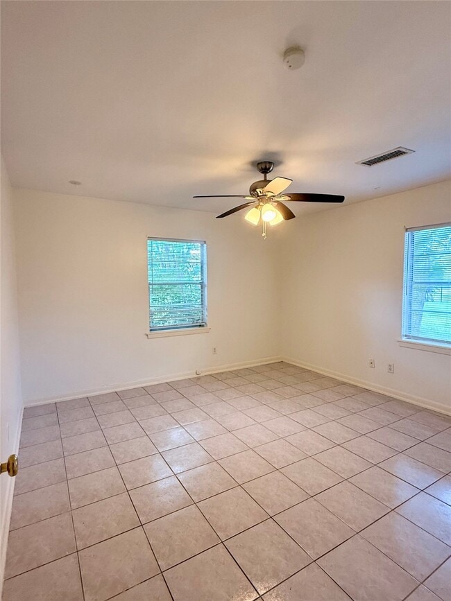 Building Photo - 5706 Parwill St