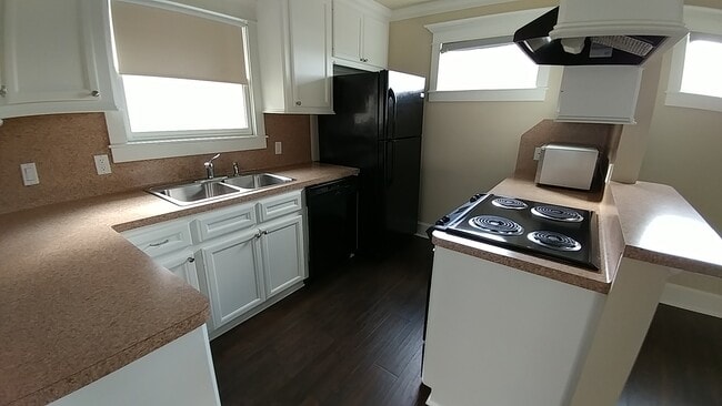 Lavavajillas y cocina nuevos, triturador de basura y refrigerador - 1345 Heights Blvd Unidad B