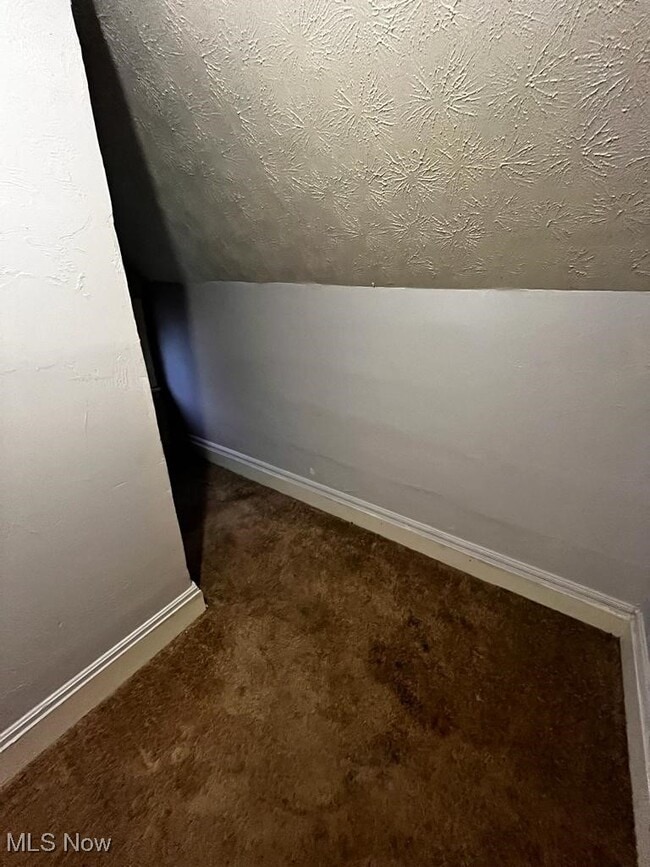 Photo - 2495 Apple Ave