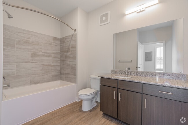 1BR, 1BA - 688SF - Primary Bathroom