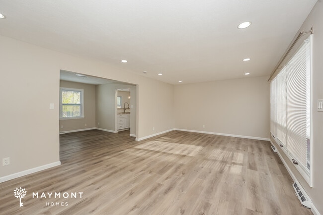 Photo - 281 Sundale Rd