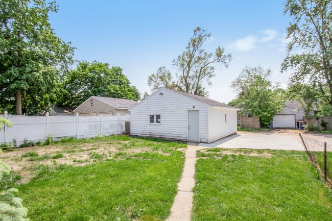 Photo - 1024 Burton St SE