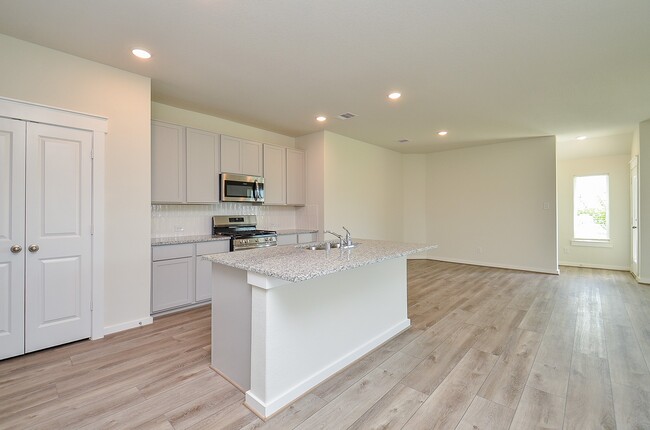 Building Photo - 4656 Peony Grn Dr