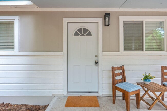 Photo - 812 Edney Ave E