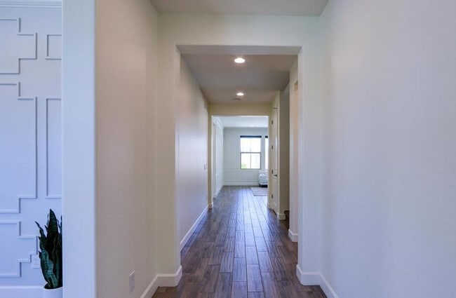 Photo - 948 W Yosemite Dr