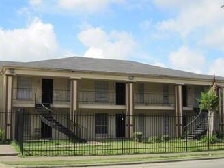 Colonial Woods Apts - Colonial Woods Apts