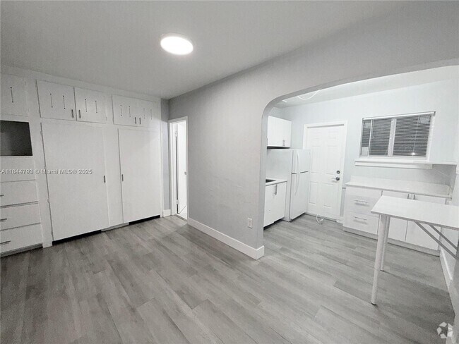 Building Photo - 1815 McKinley St Unit 8 Rental