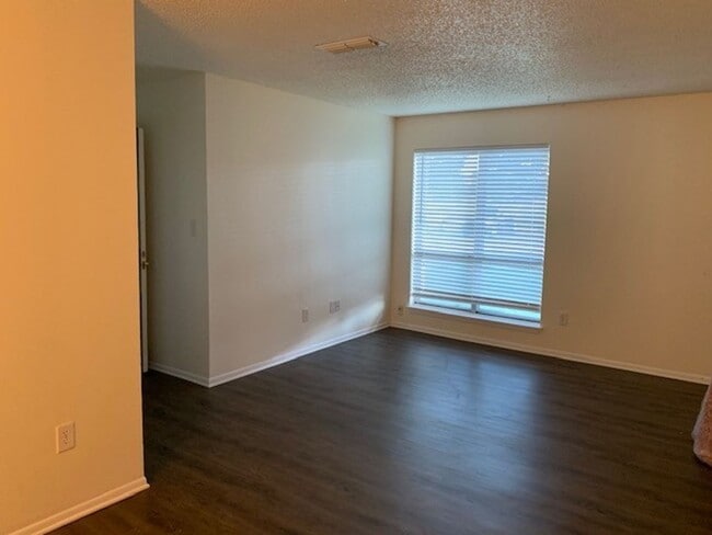 Photo - 2350 E Geddes Ave Unidad 1