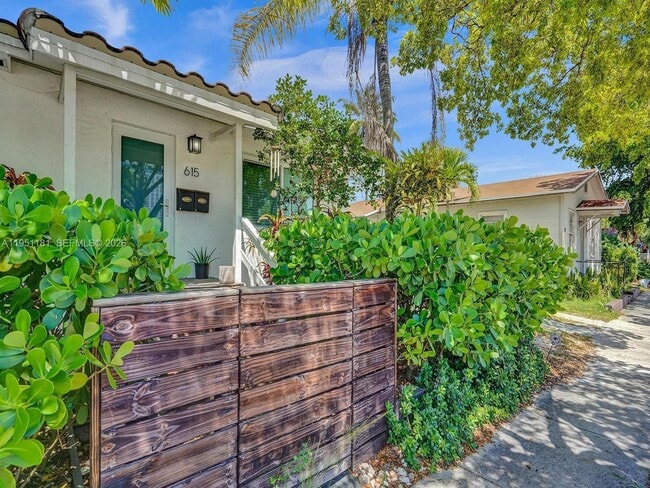 Photo - 615 SW 4th Ave