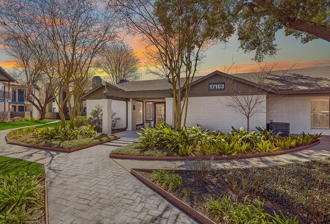 Photo - Pine Forest Apartments