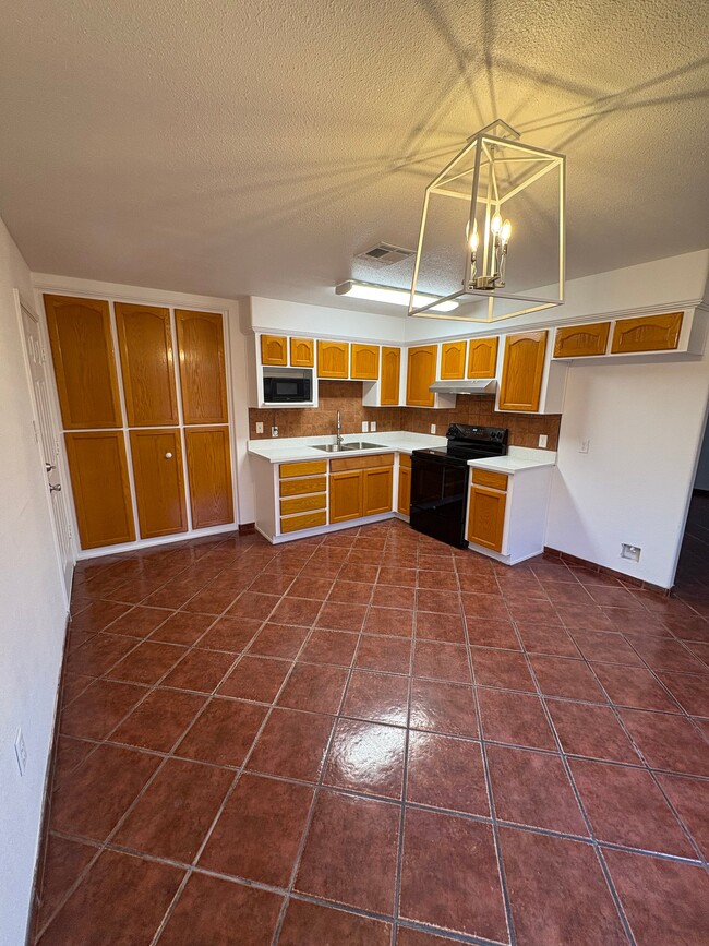 Photo - 574 Bernal Dr