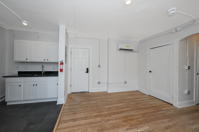 Photo - 1384 W 83rd St Unidad 306