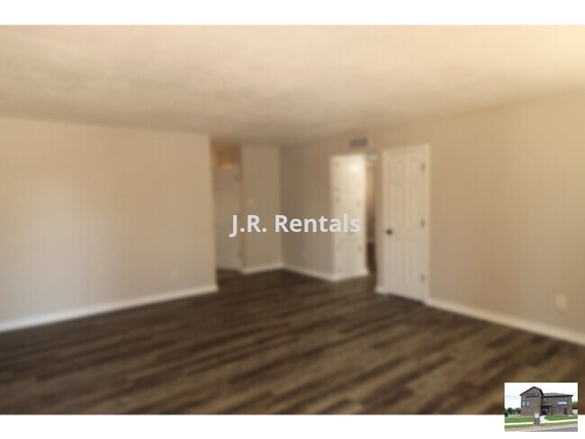 Photo - 2102 Hunt Dr