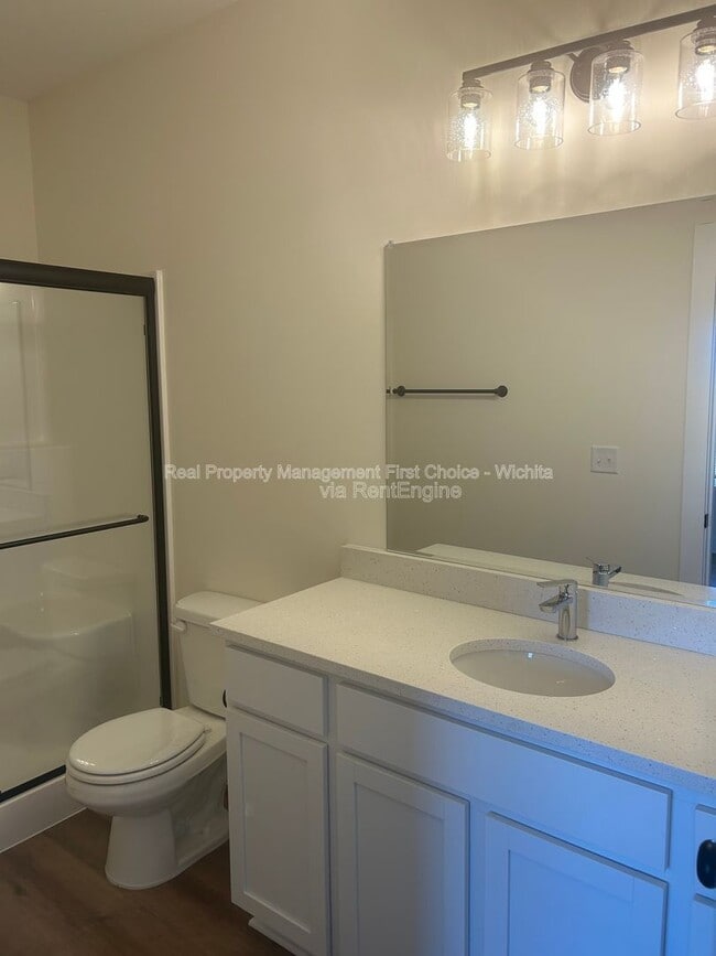 Photo - 17008 Kashmir St