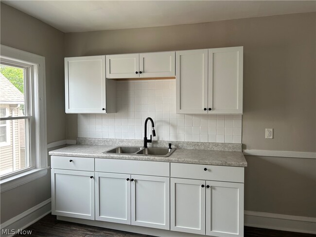 Photo - 1311 W 69th St Unit 4