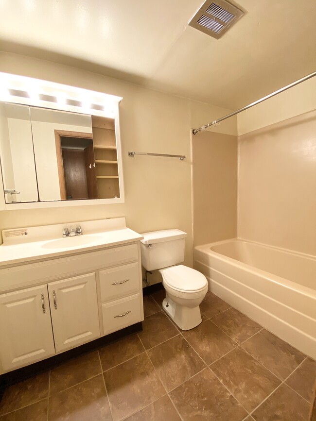 Photo - 2740 University Ave