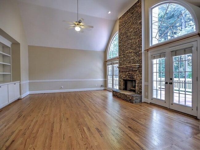 Photo - 515 Mellbrook Ln