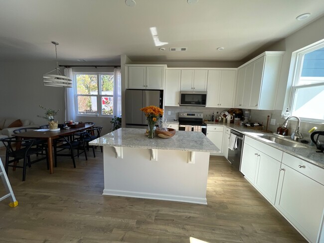 Photo - 1250 Hope Vlg Wy