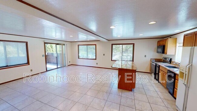 Photo - 2075 Griswold Dr